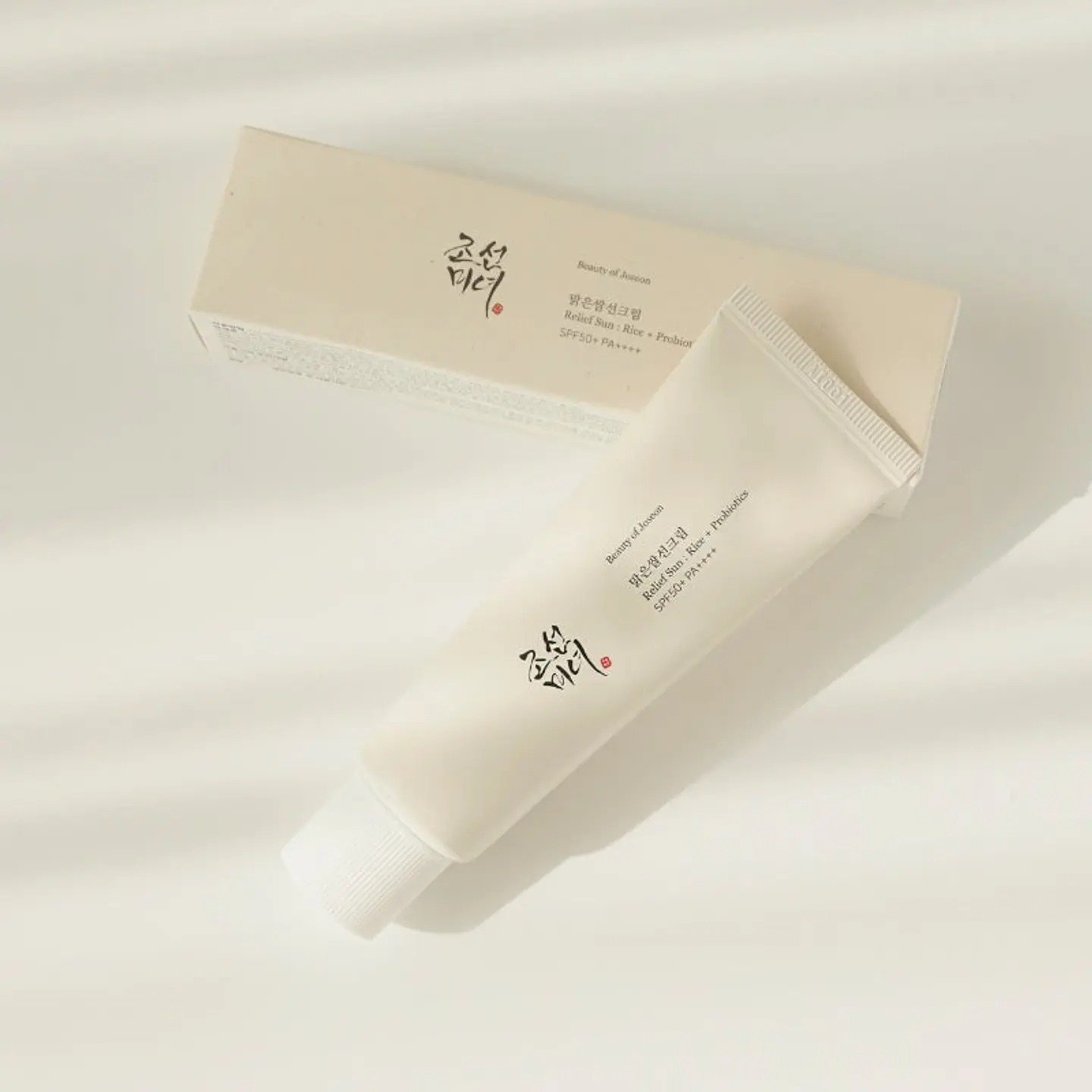Beauty of Joseon Relief Sun Rice Probiotics 50ml de Beauty of Joseon — textura y detalle | K-Beauty coreano en Narumi Chile