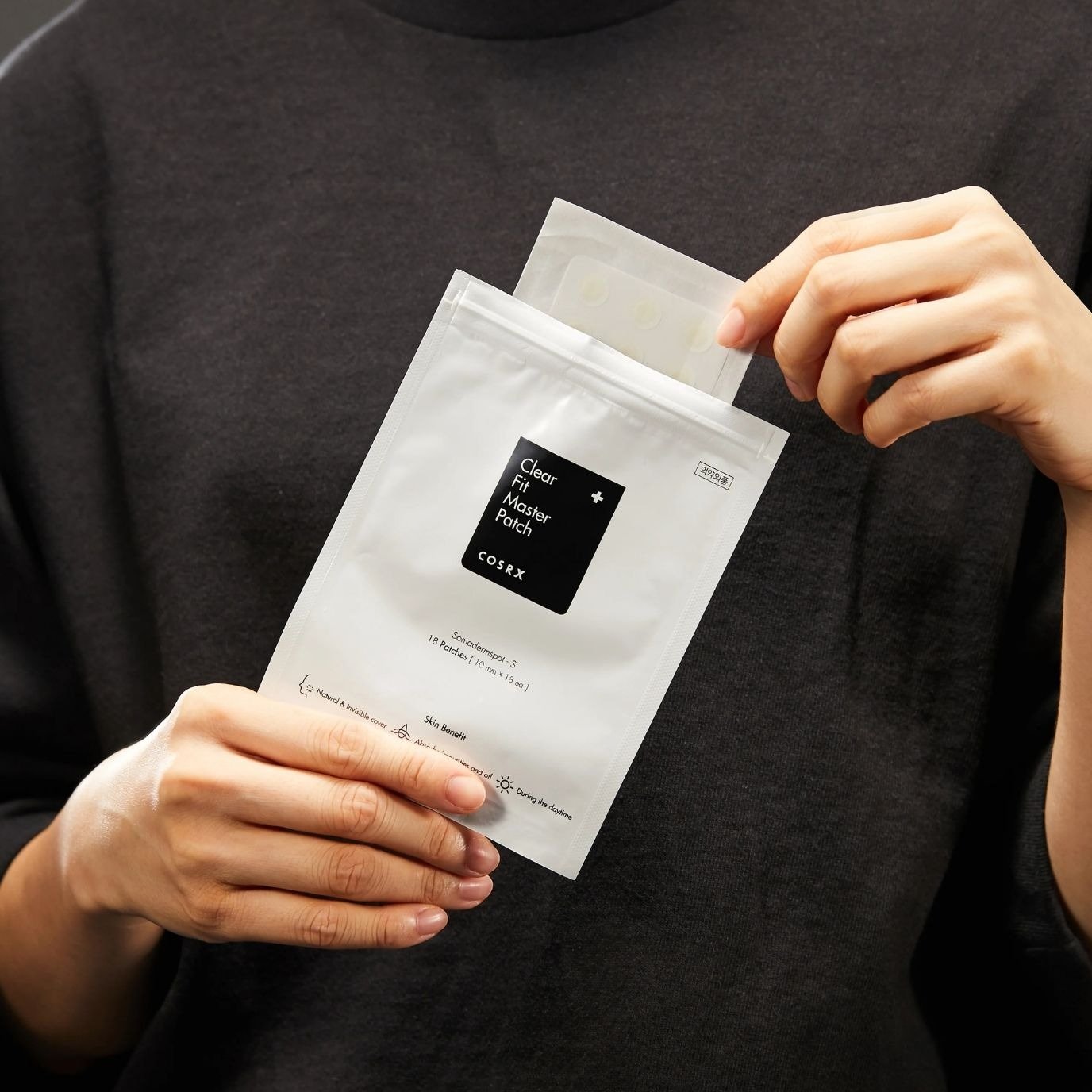 COSRX Clear Fit Master Patch (18 Patches) de COSRX — textura y detalle | K-Beauty coreano en Narumi Chile
