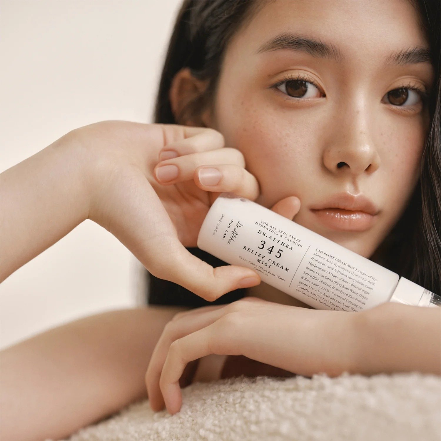 Dr. Althea 345 Relief Cream Mist 100ml de Dr. Althea — textura y detalle | K-Beauty coreano en Narumi Chile