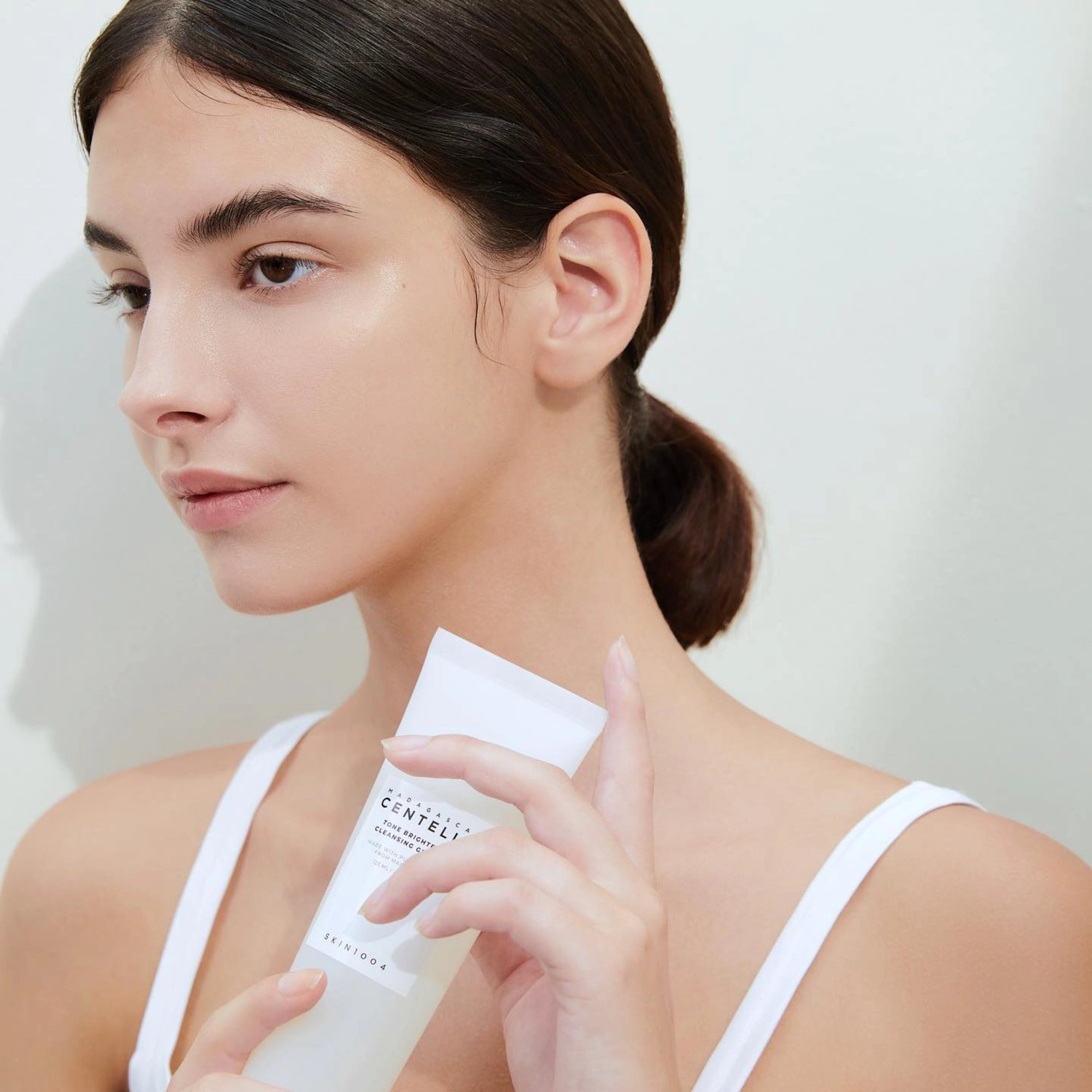 SKIN1004 Madagascar Centella Tone Brightening Cleansing Gel Foam de SKIN1004 — presentación y empaque | K-Beauty coreano en Narumi Chile